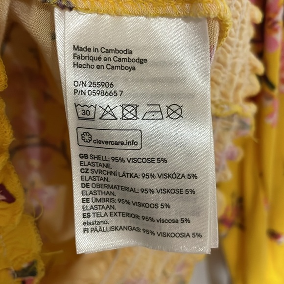 Divided H&M off the shoulder floral top - Picture 3 of 6